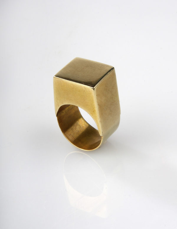 Bague en laiton en forme de cube