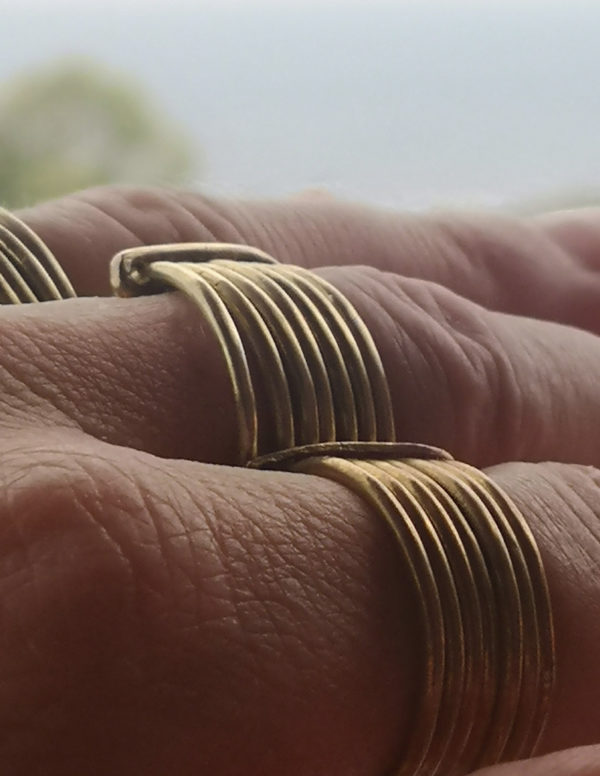 Bague en laiton composée de 7 anneaux polis