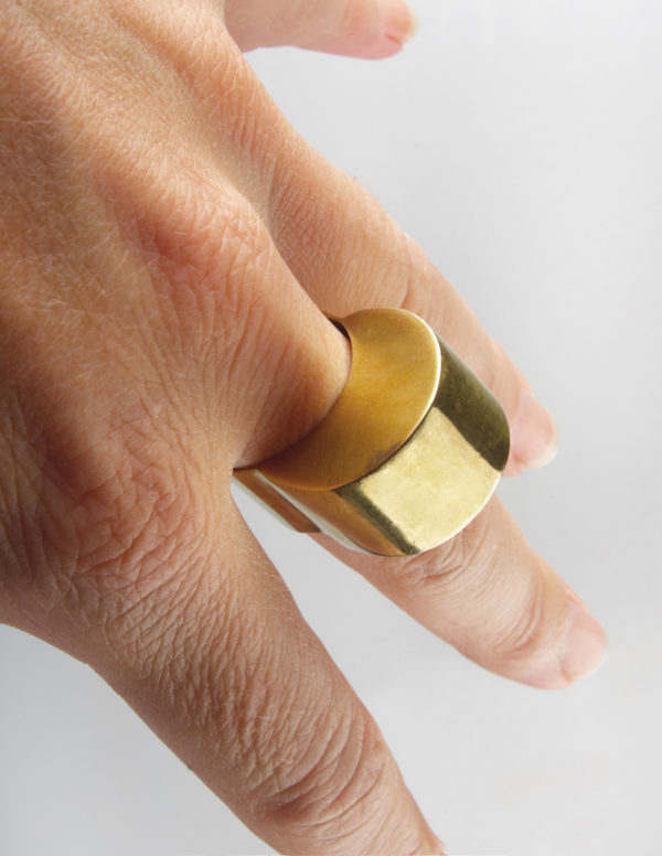 Bague en laiton avec forme géométrique